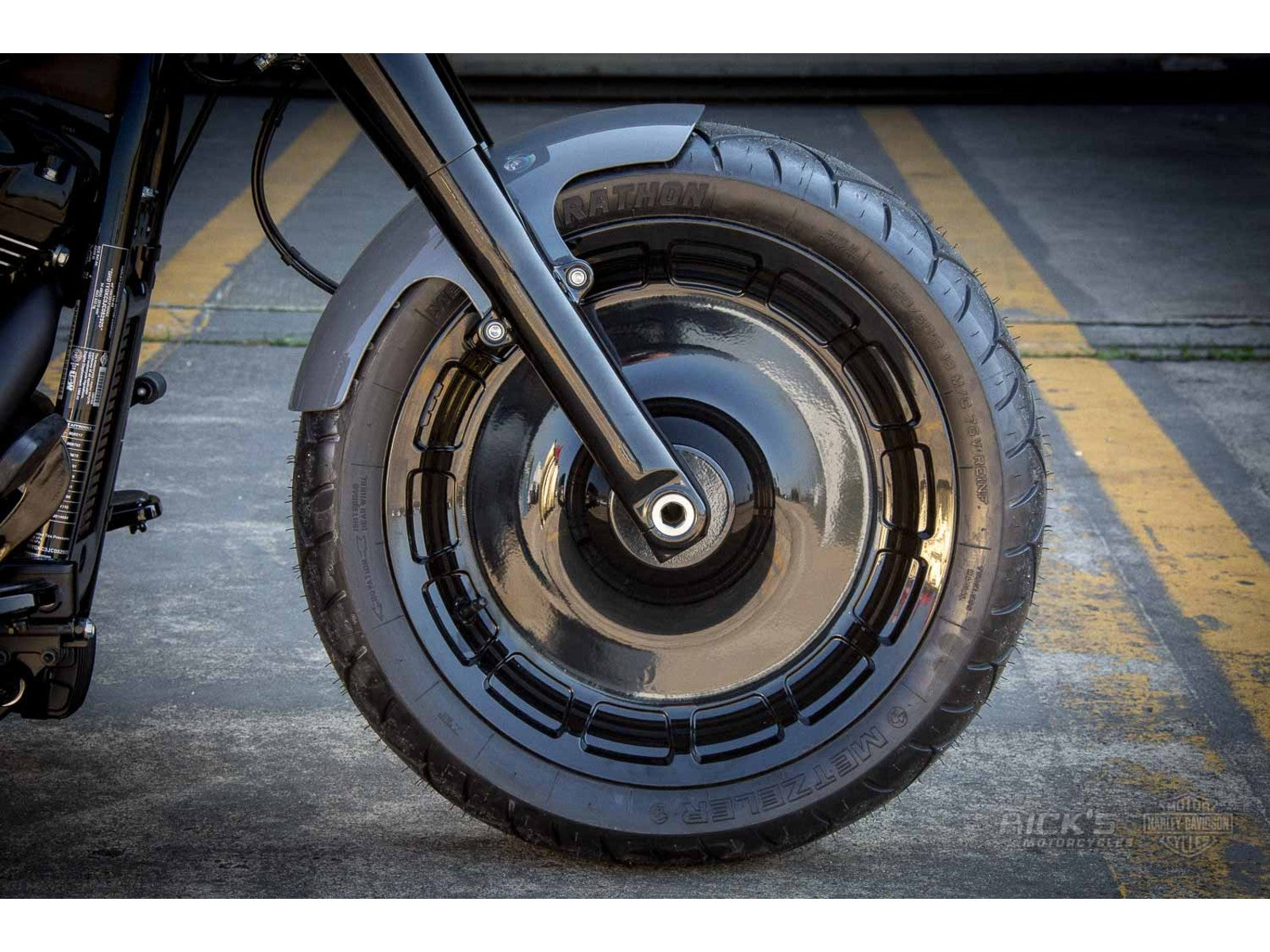 Rick's Frontfender aus Stahl 18" (für M8 Softail Fat Boy ab 2018)