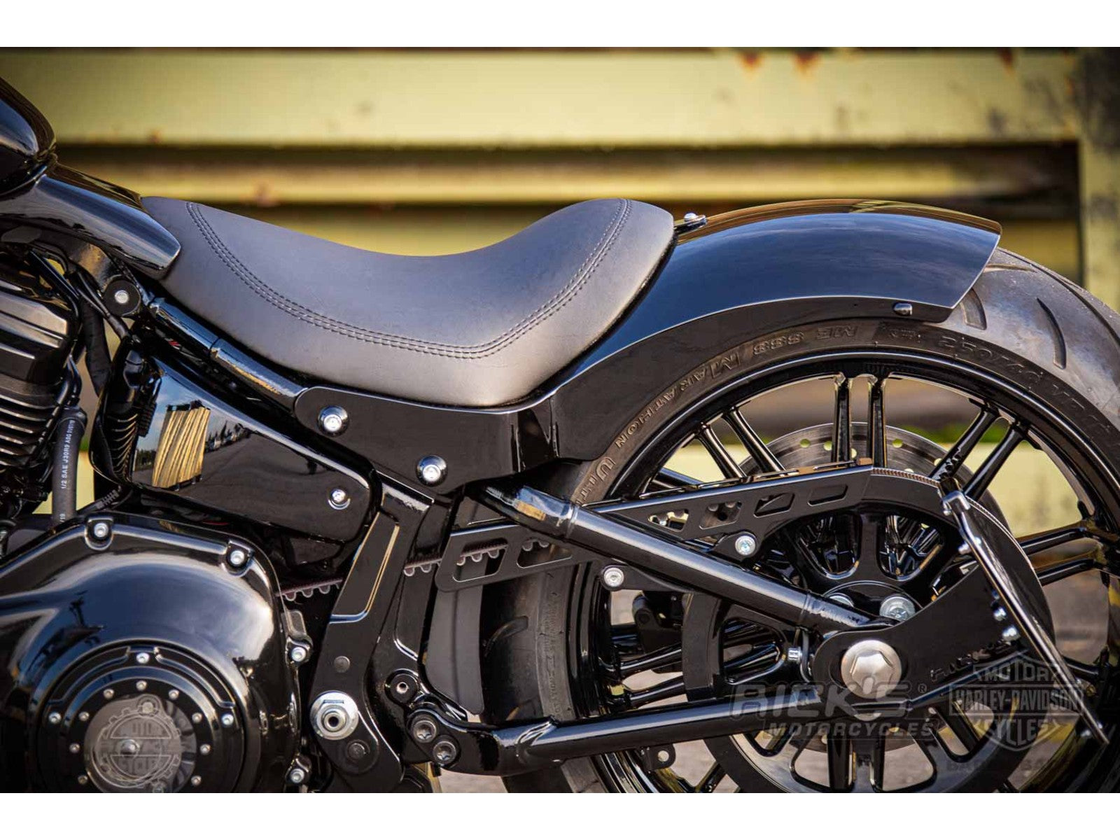 Kit completo de guardabarros trasero de acero Rick's (para Softail Breakout M8 de 2018)