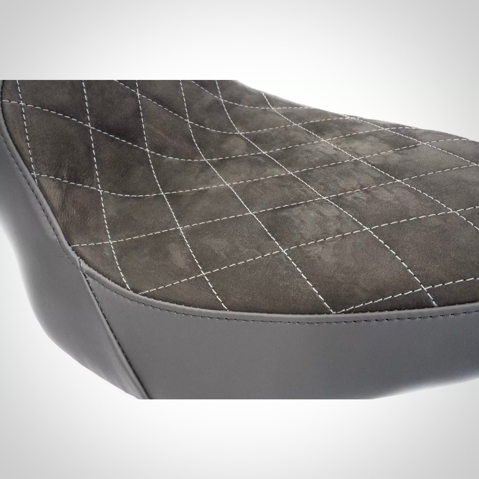 Thunderbike Einzelsitz Leder Diamond Stitch schwarz (für Softail ab 2018)