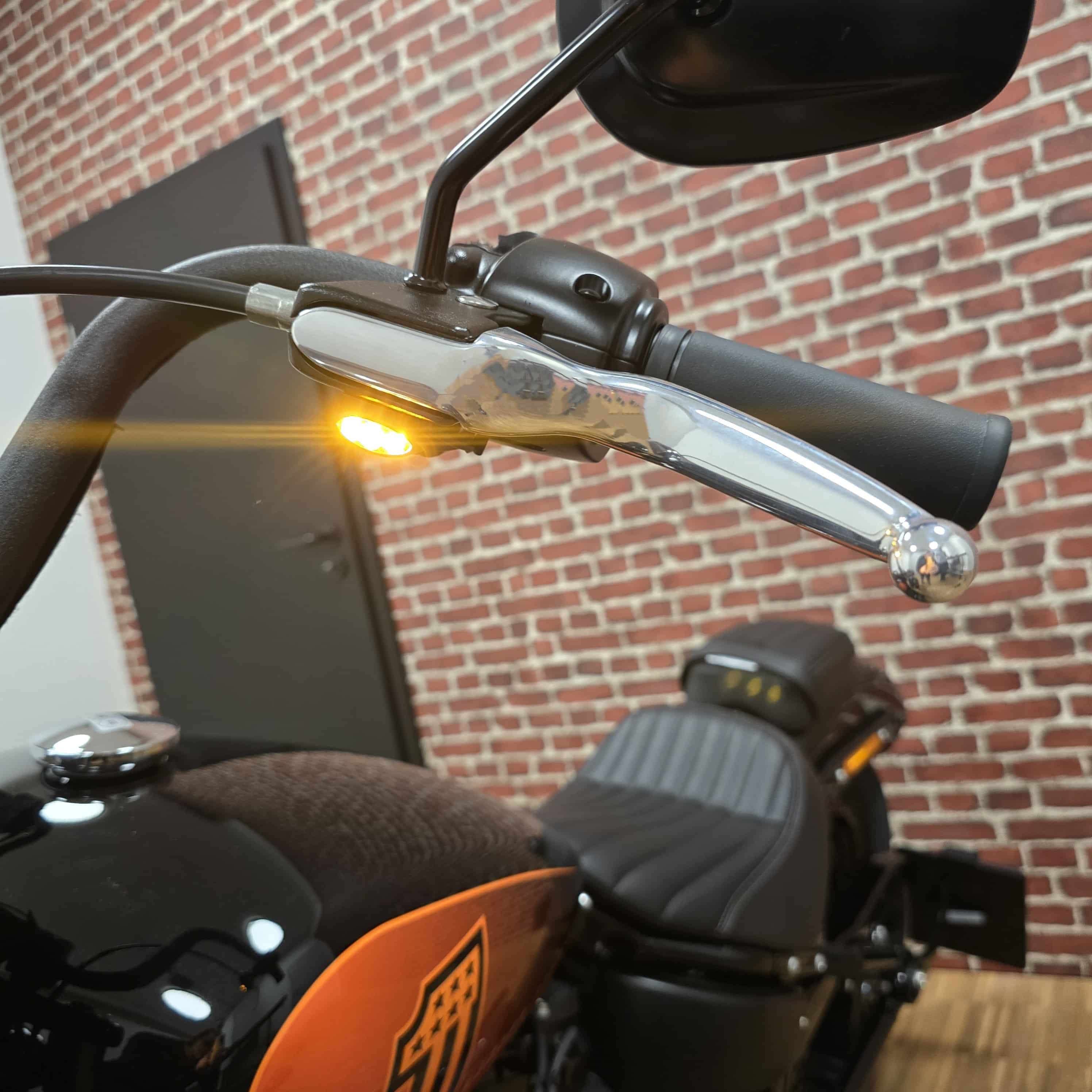 Kellermann DASH M dashboard indicators (for Softail from 2018)