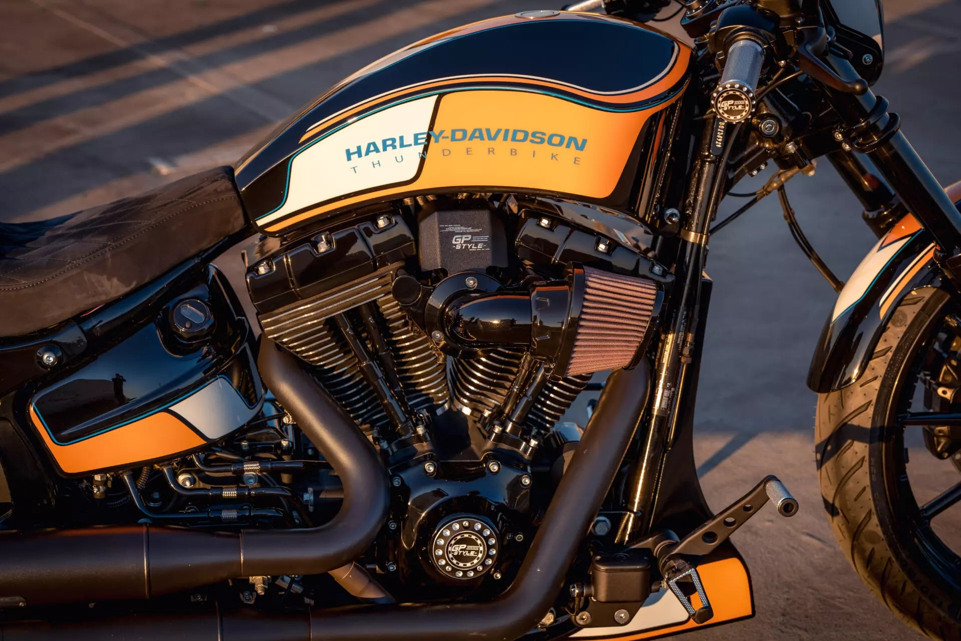 Thunderbike Custom Alu Tank GP-Style (para Softail del 00-17 con inyección)
