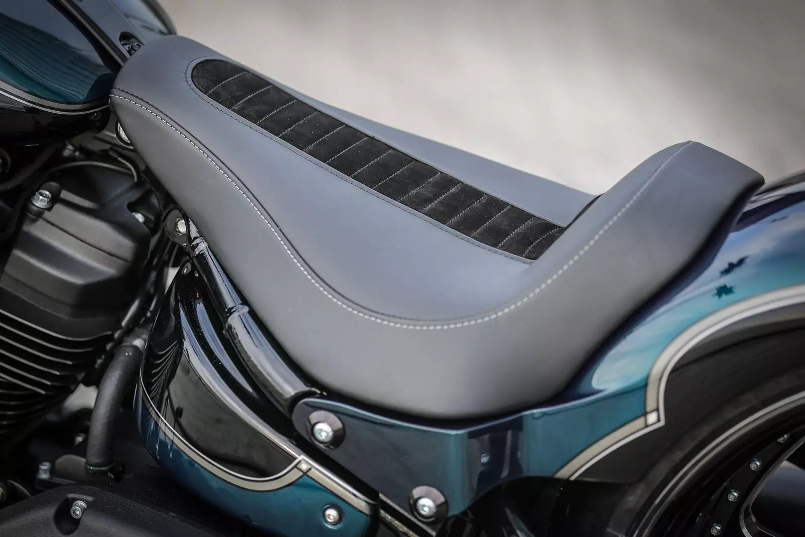 Thunderbike asiento individual de cuero genuino negro acolchado (para Fat Boy & Breakout a partir de 18)