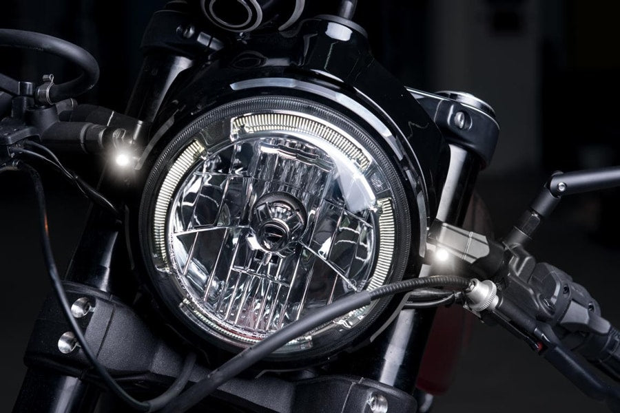 Luz de posición Kellermann Atto® WL, negra, frontal en ambos lados